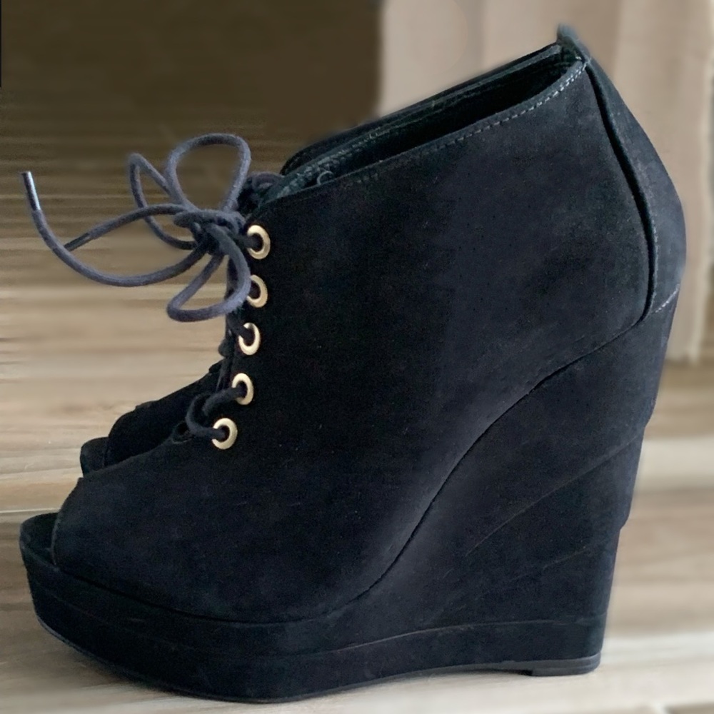 Diane von Furstenberg DVF Platform Wedge Size: 7